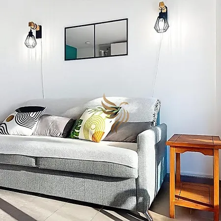 Capraphea T2 With Seaview,balcony,parking,ac,wifi. * Saint-Raphaël