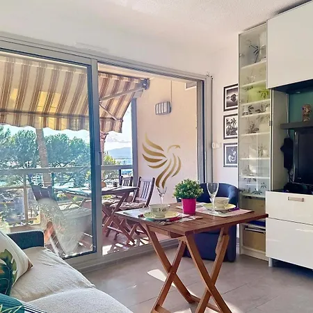 Capraphea T2 With Seaview,balcony,parking,ac,wifi. 아파트