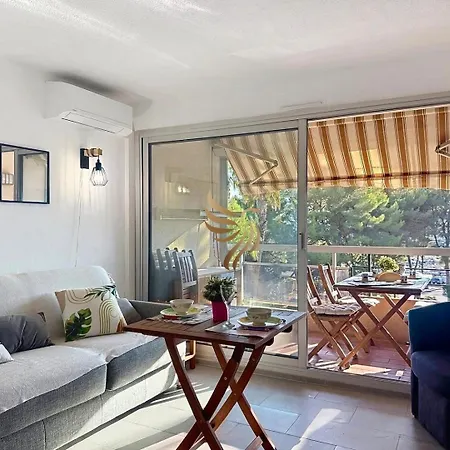 아파트 Capraphea T2 With Seaview,balcony,parking,ac,wifi.
