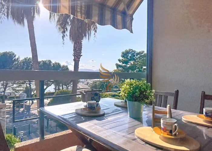 Capraphea T2 With Seaview,balcony,parking,ac,wifi.