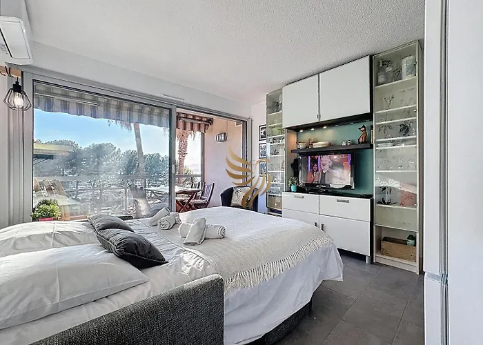 Capraphea T2 With Seaview,balcony,parking,ac,wifi.