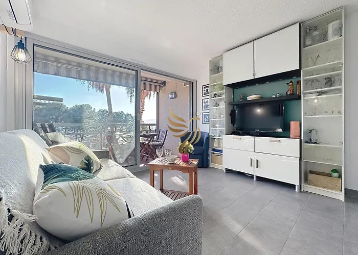 Capraphea T2 With Seaview,balcony,parking,ac,wifi. アパート Saint-Raphaël