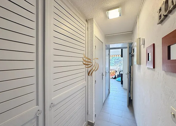 Capraphea T2 With Seaview,balcony,parking,ac,wifi. アパート