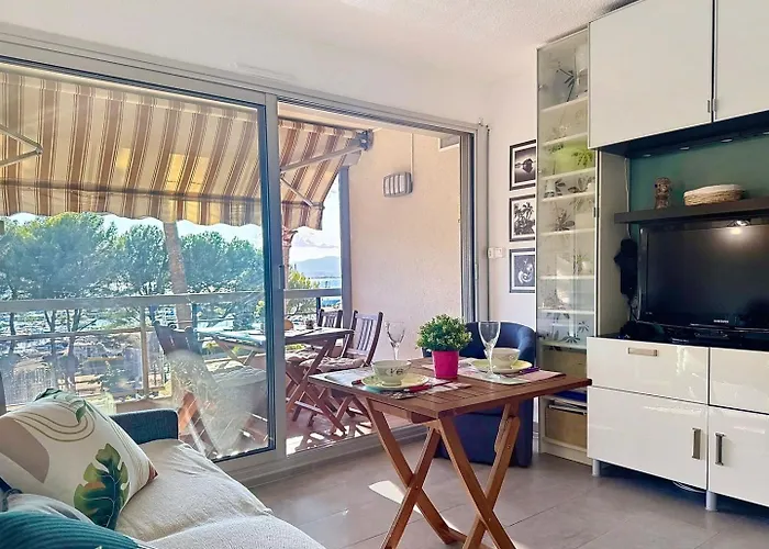 Capraphea T2 With Seaview,balcony,parking,ac,wifi. アパート Saint-Raphaël