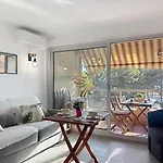 Capraphea T2 With Seaview,balcony,parking,ac,wifi. Διαμέρισμα