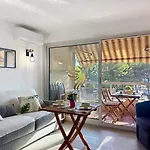 Διαμέρισμα Capraphea T2 With Seaview,balcony,parking,ac,wifi.