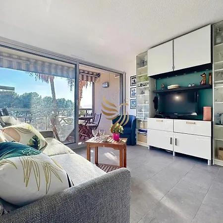 Capraphea T2 With Seaview,balcony,parking,ac,wifi.