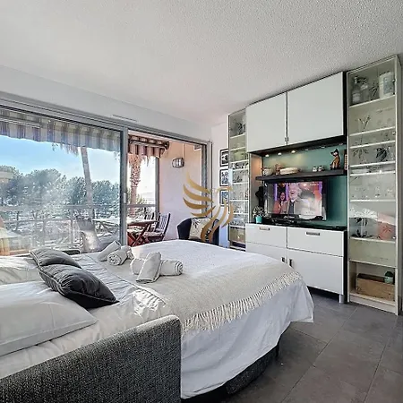 Capraphéa T2 With Seaview,balcony,parking,ac. Apartamento *