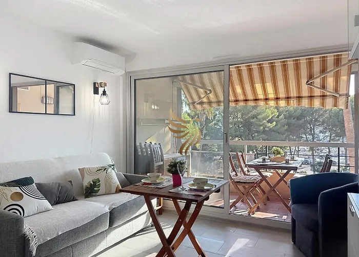 Capraphéa T2 With Seaview,balcony,parking,ac. Appartement