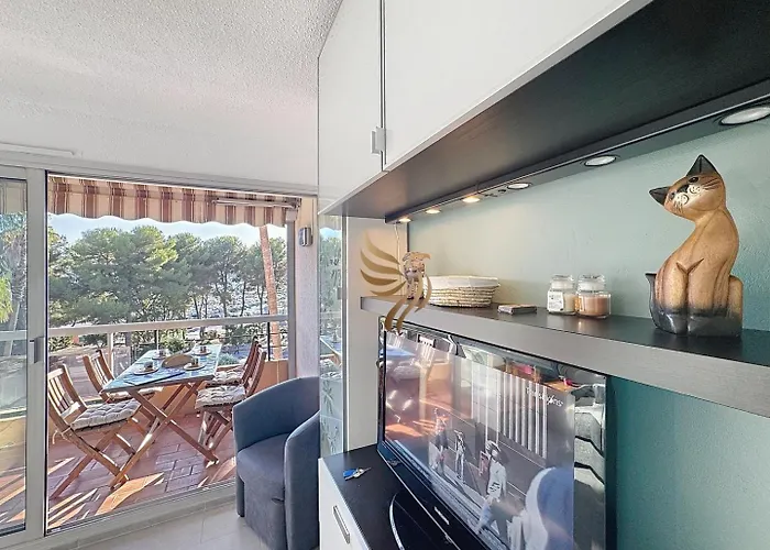 Appartement Capraphéa T2 With Seaview,balcony,parking,ac. Saint-Raphaël