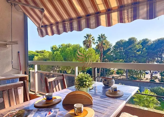 Capraphéa T2 With Seaview,balcony,parking,ac.