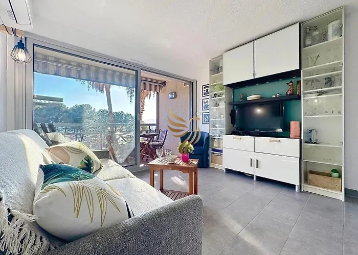Capraphéa T2 With Seaview,balcony,parking,ac.